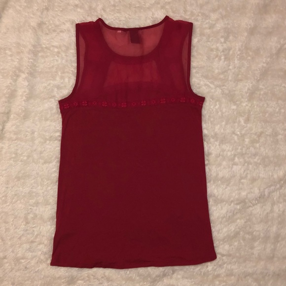 Super cute sleeveless top - Picture 2 of 2
